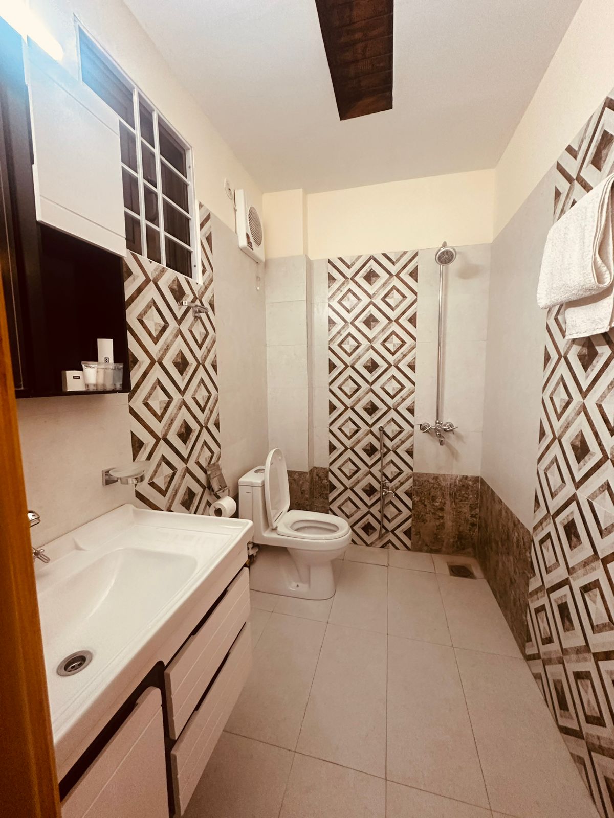 The Wind's Way Lodges (2BHK-02) photo 4 in Murree, Pakistan
