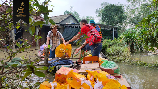 quyên góp cho đồng bào miền trung