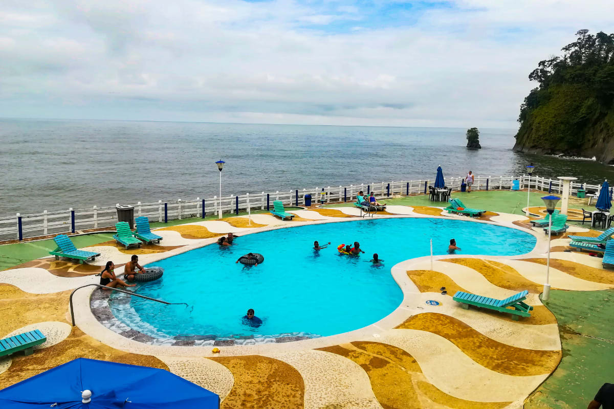 Piscina del Hotel Magüipi con Disfruta Buenaventura