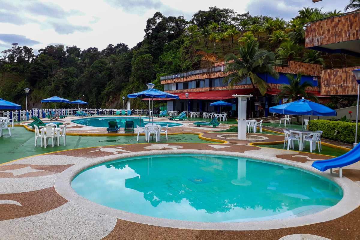Piscinas del Hotel Magüipi con Disfruta Buenaventura