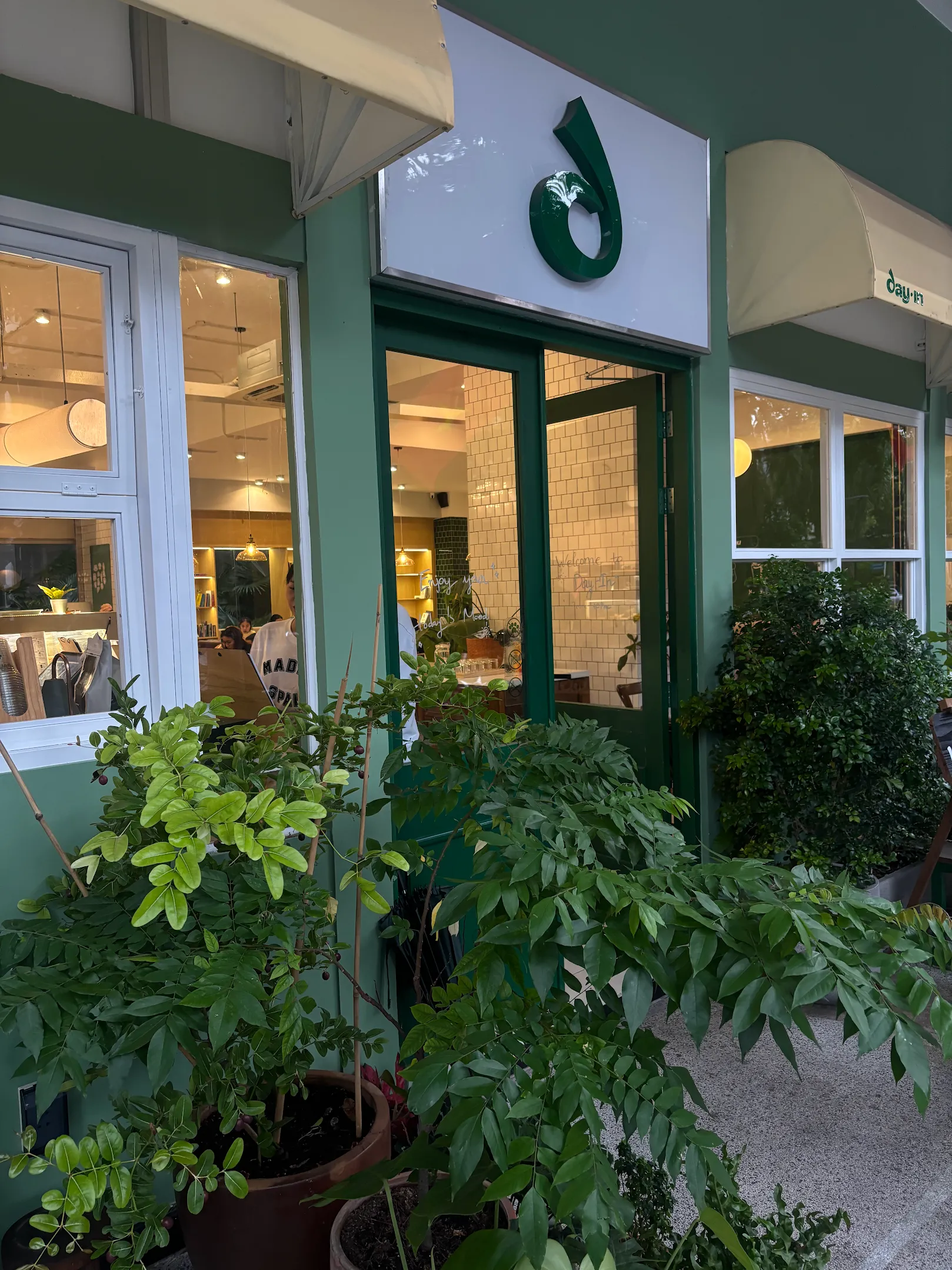 Day In Cafe & Brunch 2