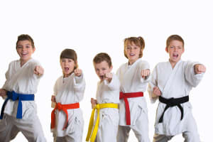 Does Your Martial Arts School… Suck? (A Honest Guide to Spotting Red Flags & Finding the Right Fit)