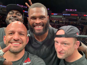 WINNNNNN FOR MAURICE GREENE!