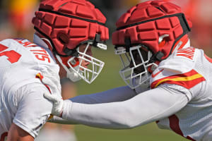 Chiefs DEs Karlaftis, Anudike-Uzomah using jiu-jitsu to prepare for season