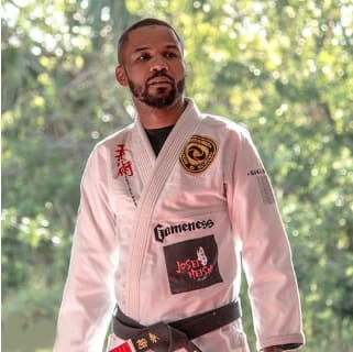 Morris earns belt in Brazilian jiujitsu