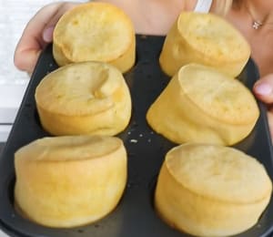 Brazilian Cheese Balls (Pão de Queijo)