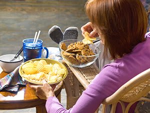 Online Trainer: 3 Tips to Keep You From Emotional Eating During COVID-19