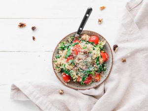 Simple Quinoa with Spinach, Tomatoes and Walnuts