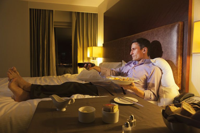 When to Stop Eating before Bed