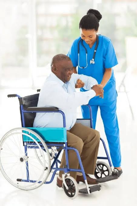 Support for elderly people without caregivers