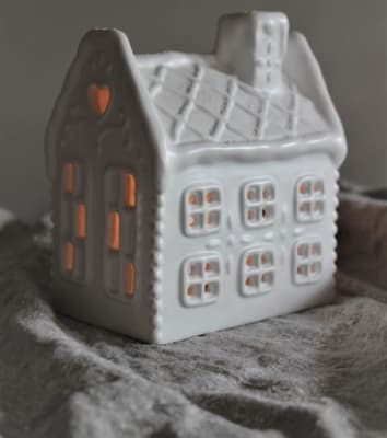 Gingerhouse white 13x10x16 cm