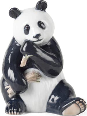 Royal Copenhagen Stytta Panda að borða 18 cm