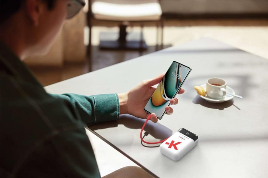 Skross Reload 20 PD Ferðarafhlaða með innbyggðum kapli