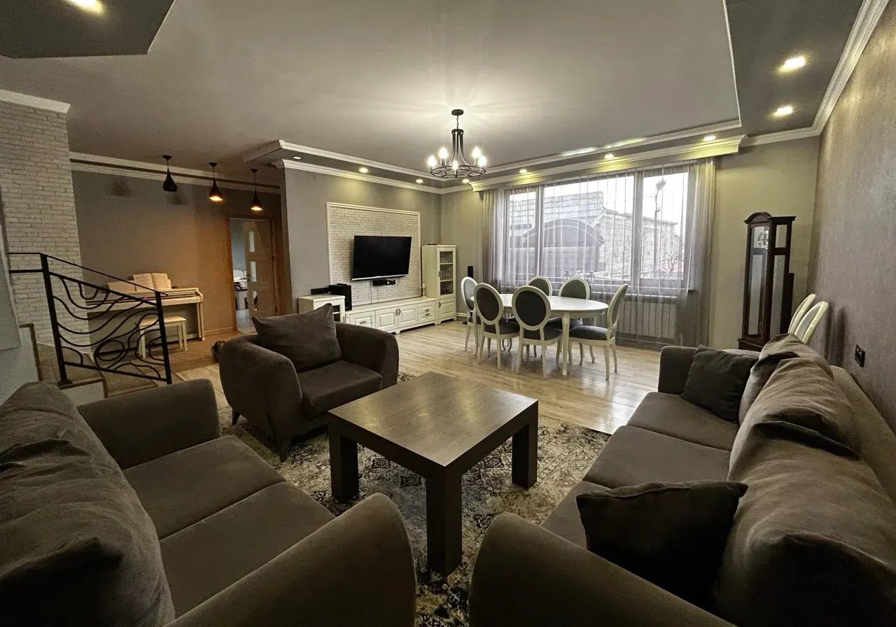 3 ՀԱՐԿԱՆԻ / 8 ՍԵՆՅԱԿ/ ԷՐԵԲՈՒՆԻ