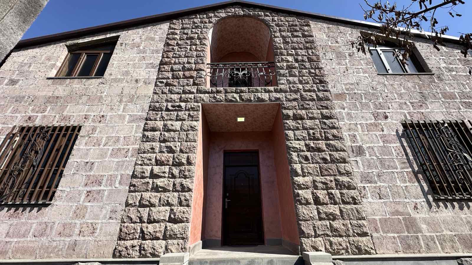 ԱՌԱՆՁՆԱՏՈՒՆ/ ԱՎԱՆ/ 8 ՍԵՆՅԱԿ