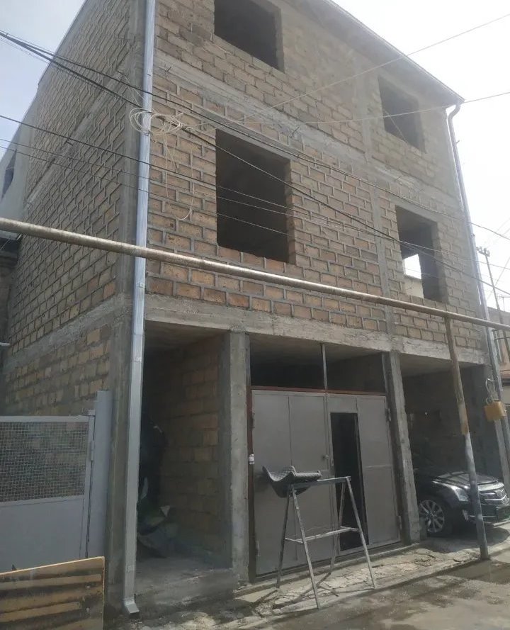 3 ՀԱՐԿԱՆԻ ՆՈՐԱԿԱՌՈՒՅՑ ՏՈՒՆ/ԷՐԵԲՈՒՆԻ