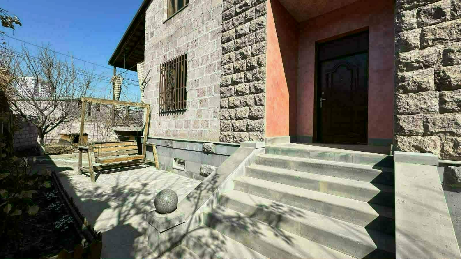 ՍԵՓԱԿԱՆ ՏՈՒՆ /8 ՍԵՆՅԱԿ