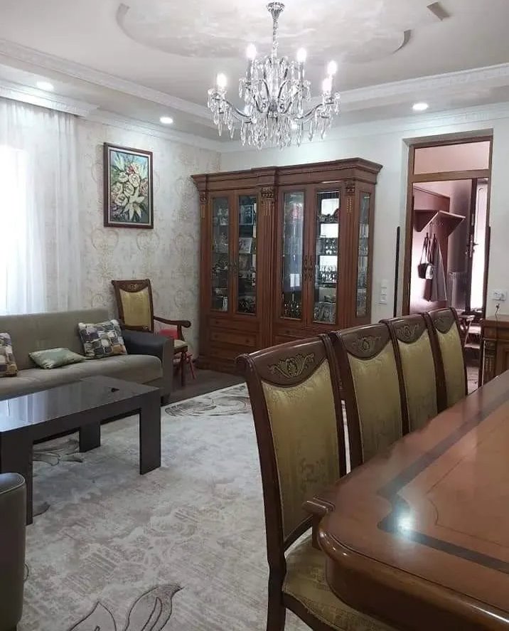 4 ՍԵՆՅԱԿ/ ԳՈՒՅՔՈՎ