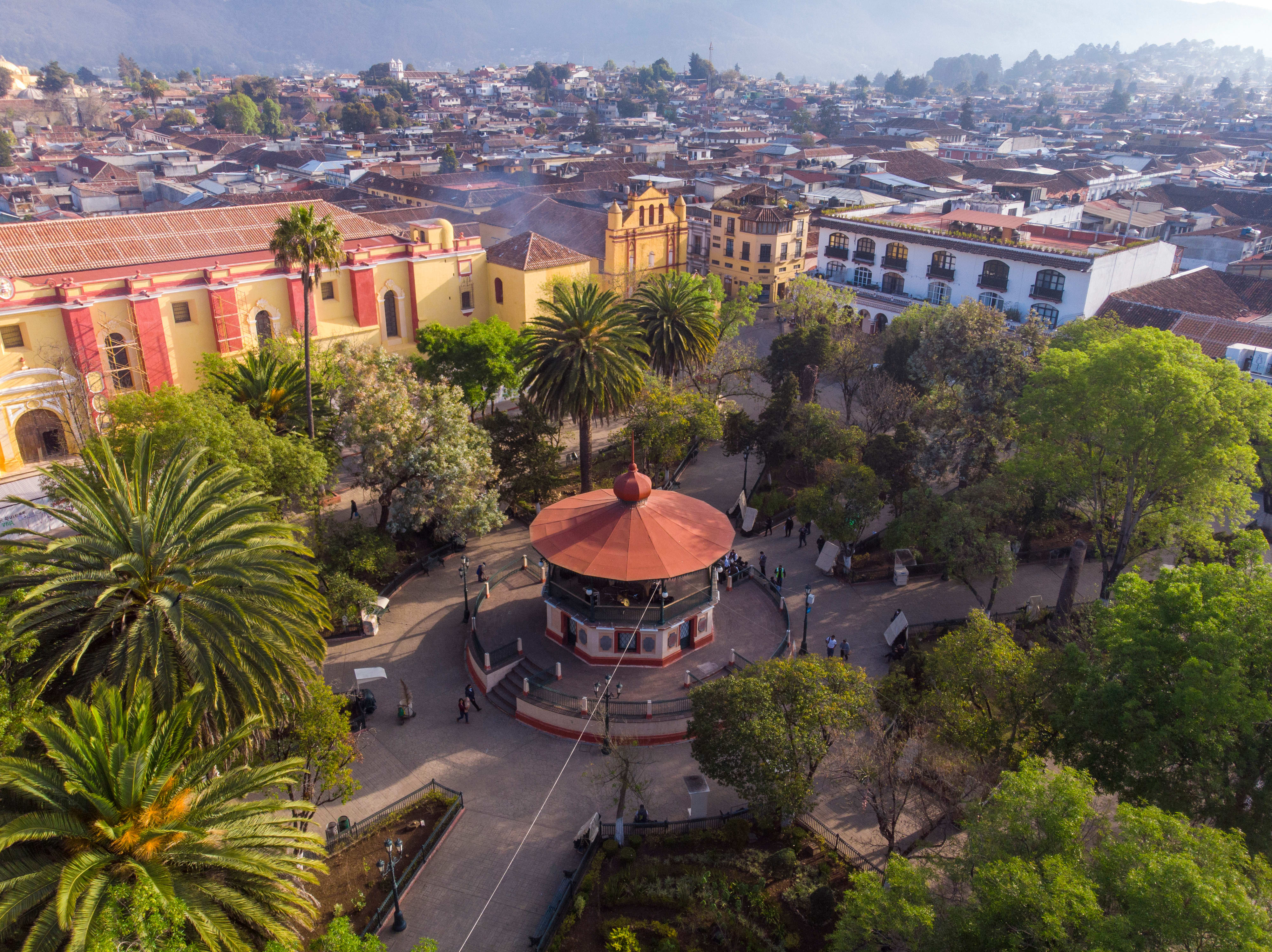 The zócalo and kiosk of San Cristóbal de las Casas from above, terracotta roofs stretching to the hills