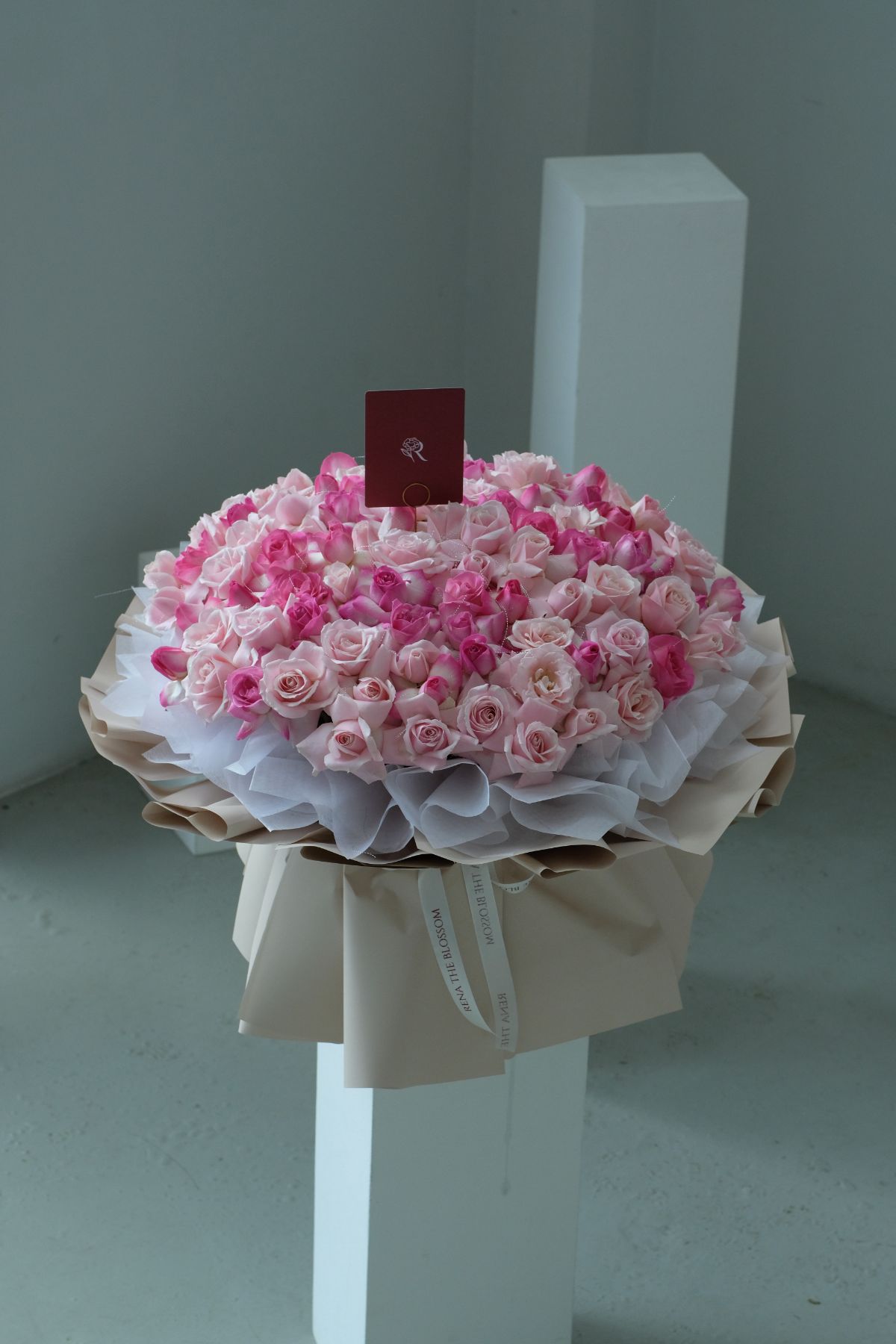 Giant Blooming Rose Flexed