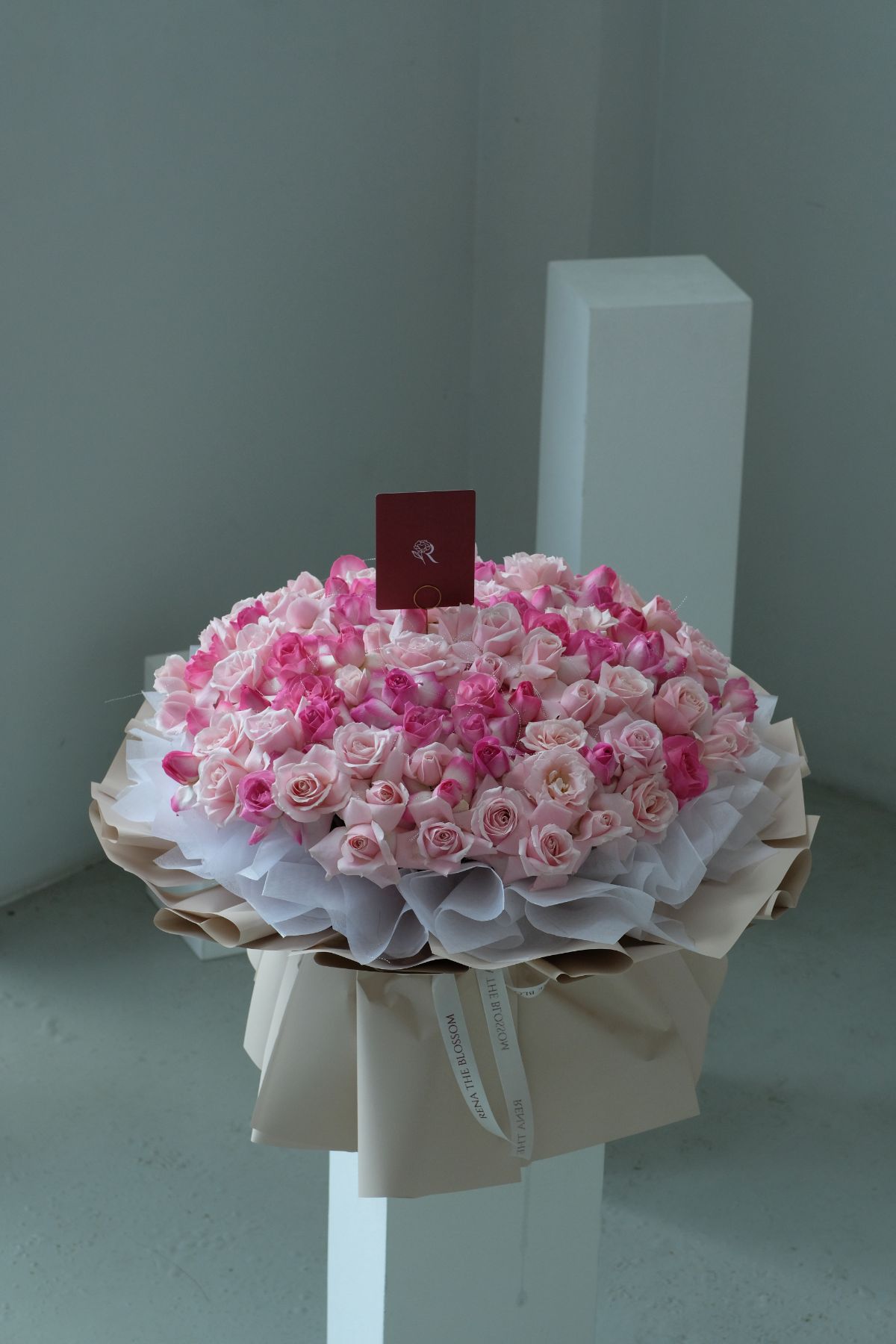 Giant Blooming Rose Flexed 4