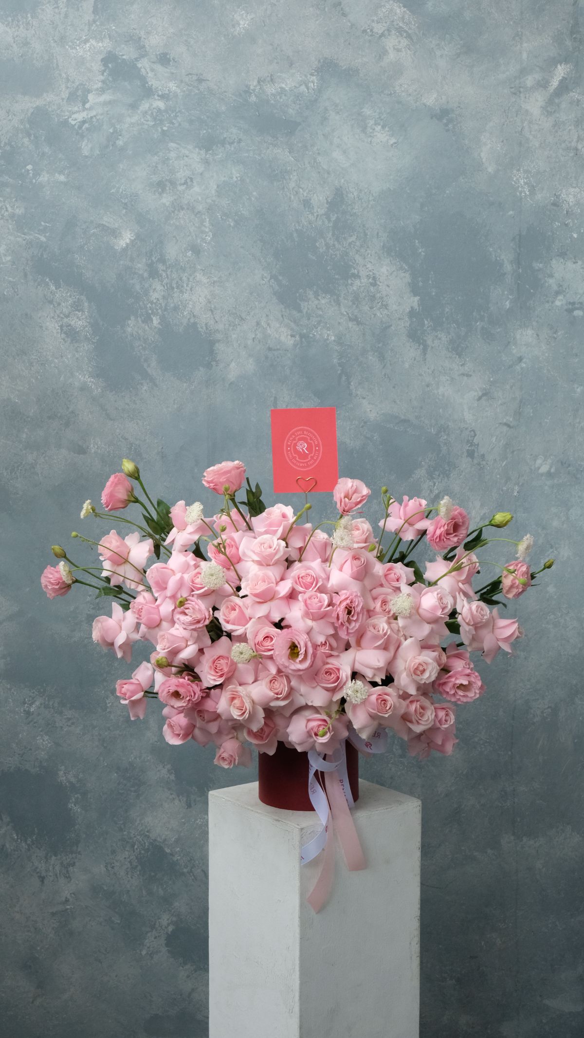 Sunhwa Vase Roses