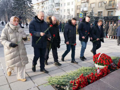 Почтили память