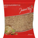 Jeden Tag Walnusskerne gerieben
