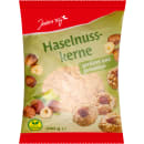 Jeden Tag Haselnusskerne gerieben