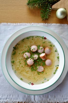 Nudelsuppe mit Würstel