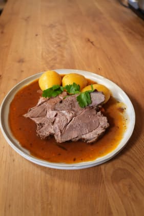 Oster-Lammbraten mit Kartoffeln