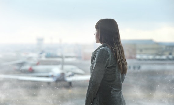 Perempuan Menatap Kedepan Balikan Dengan Mantan Adalah Keputusan Yang Salah