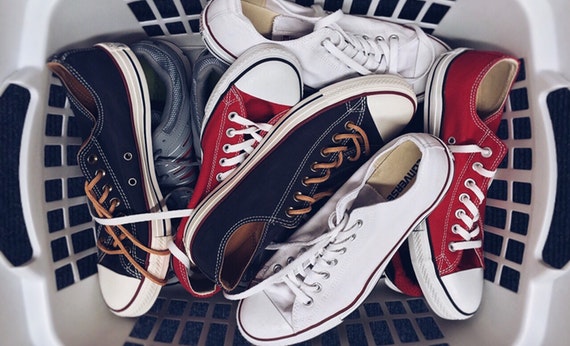 Sepatu Sneakers