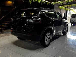 JEEP COMMANDER  - Miniatura 3