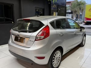 FORD FIESTA 1.6 TITANIUM - Miniatura 4