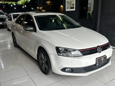 VOLKSWAGEN VENTO 2.5 LUXURY 