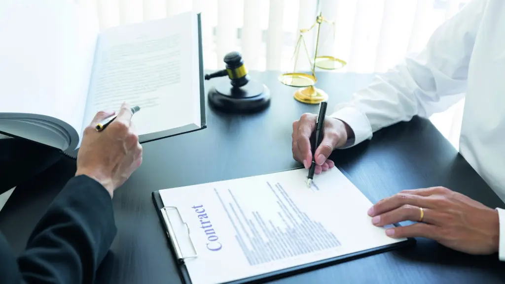 10 Common Contract Mistakes Businesses Make in the UAE