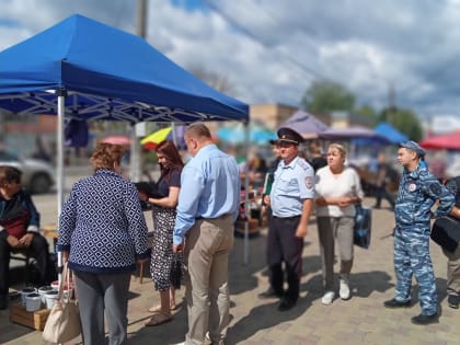 Сотрудники муниципальной инспекции и городской полиции провели рейд по факту незаконной торговли