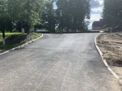 Продолжается благоустройство сквера на ул. Комсомольской