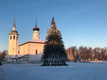 Воскресенская церковь в центре Суздаля стала златоглавой