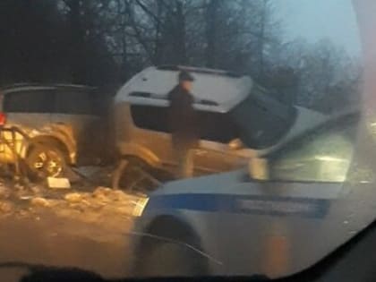 На выезде из Боголюбова столкнулись две иномарки
