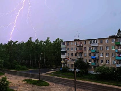 Жителям Владимирской области почти вернули отключенное из-за мощной грозы электричество
