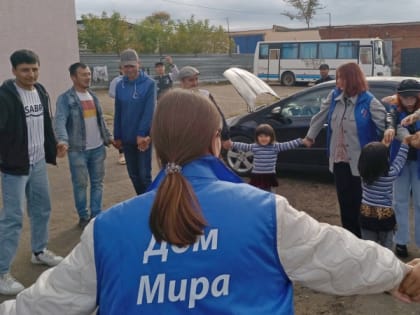 Владимирская молодежь приобщает семьи трудовых мигрантов к русской культуре через игру