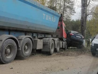 В Коврове в аварии с грузовым автомобилем погиб водитель иномарки