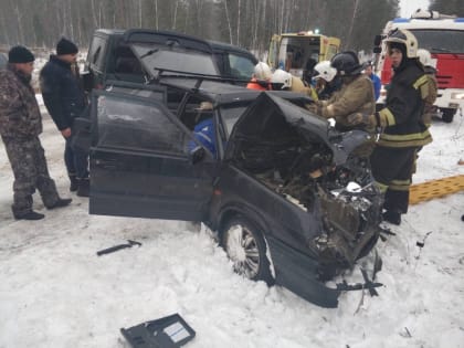 Водителя зажало в салоне авто