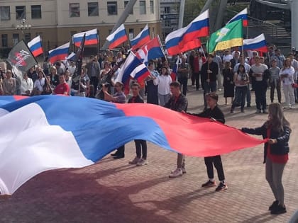 Во Владимире отметили День флага России в формате «для своих»