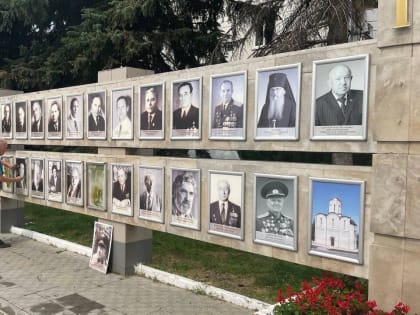 Возле владимирской мэрии отреставрируют галерею «Почетные граждане города»