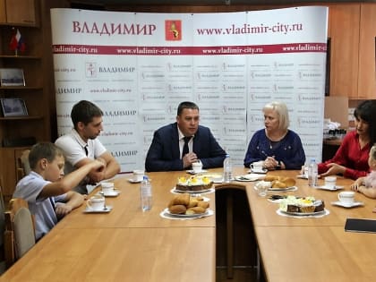 Дмитрий Наумов встретился с семьей дольщиков ЖК «Дуброва парк»