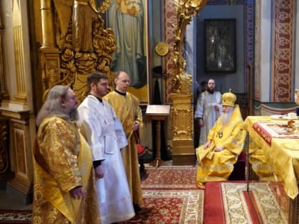 Митрополит Тихон совершил Божественную литургию в Свято-Успенском кафедральном соборе