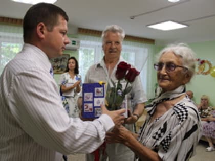 В Коврове чествовали семейные-пары, которые прожили в браке 50 и 60 лет